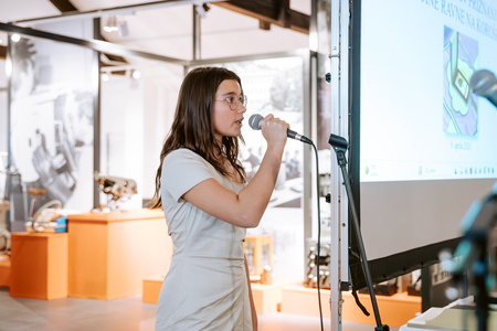 Atena Pavlinič, mentor prof. Klemen Gorenšek